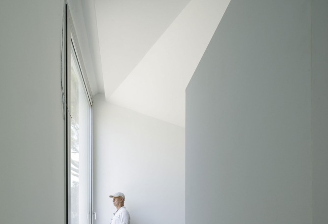 Vista interior. Pabellón de invitados de Villa Magnolia, nuevo proyecto por El Muelle. Fotografía por Fernando Alda