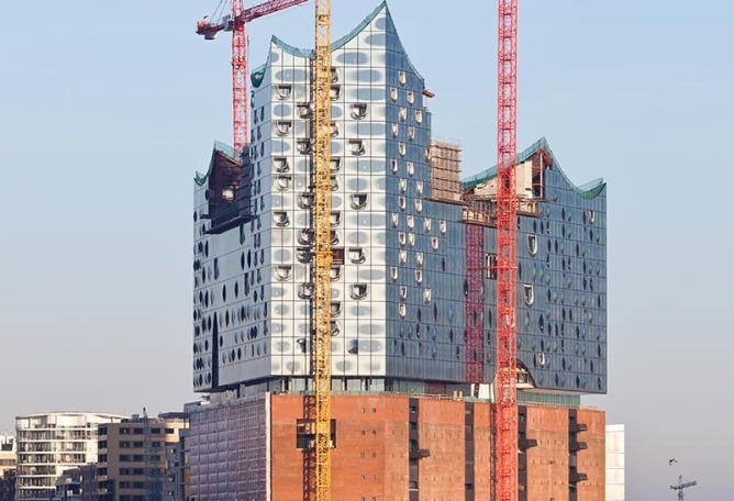 Elbe Philharmonic Hall by Herzog and De Meuron, construction site, June 2013. Photograph © Thomas Wolf