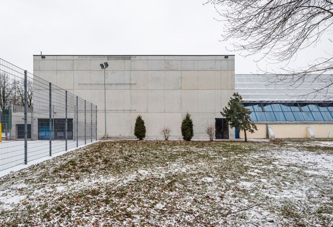 ZSOMS sport hall Cracow by eM4.Pracownia Architektury.Brataniec. Photograph by Juliusz Sokołowski.