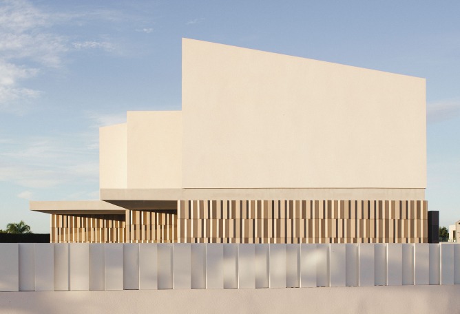 Casa de les Porxades by ENDALT Arquitectes. Photography by David Zarzoso.
