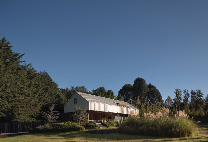 Casa Gardenia por Estudio Atemporal. Fotografía por Luis Gallardo.
