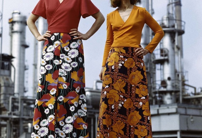 VEB Textilkombinat Cottbus, GDR women’s fashion, 1978, © akg-images. Photograph by Günter Rubitzsch