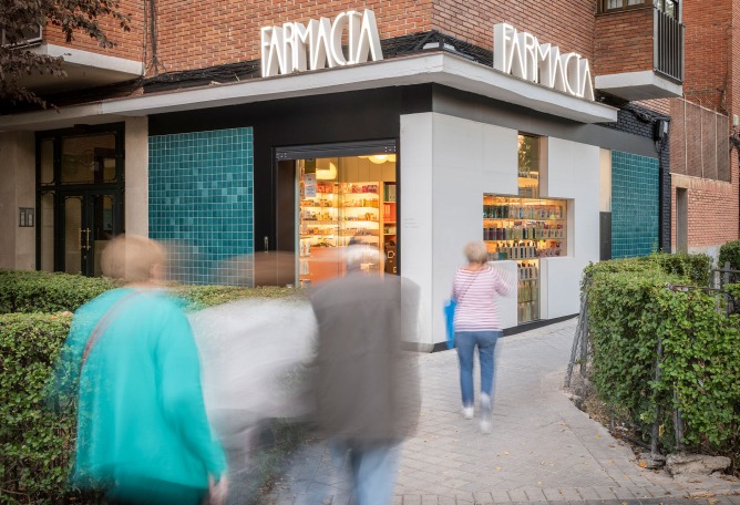 Farmacia Artilleros by Adam Bresnick. Photograph by Amores Pictures.