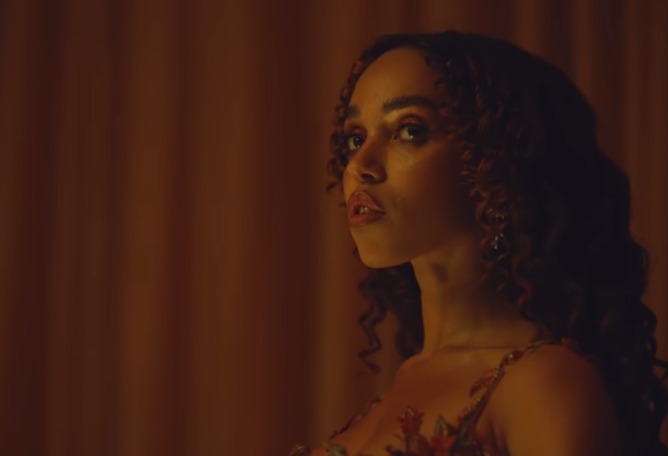 "Cellophane" por FKA twigs.