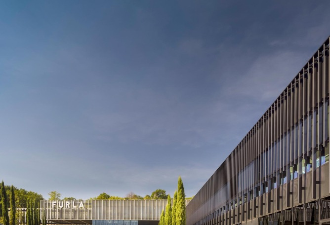 Sede de Furla por GEZA Architettura. Fotografía por Fernando Guerra.
