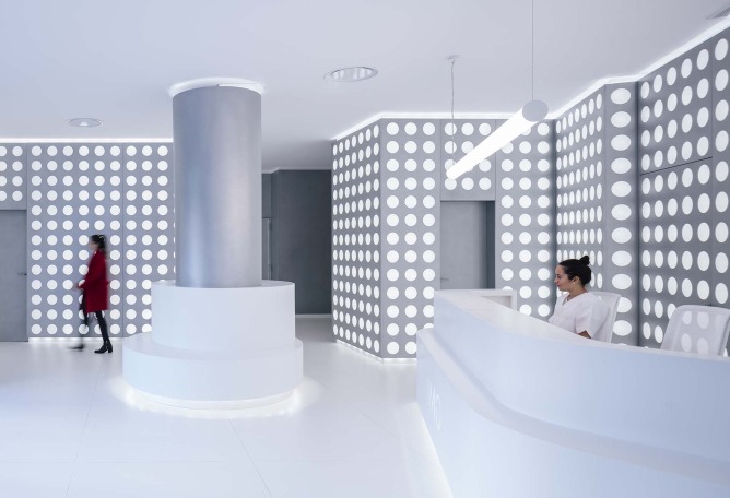 OCULUM, lobby for the Institute of Ocular Microsurgery (IMO) in Mirasierra by gon architects. Photograph by Imagen Subliminal.