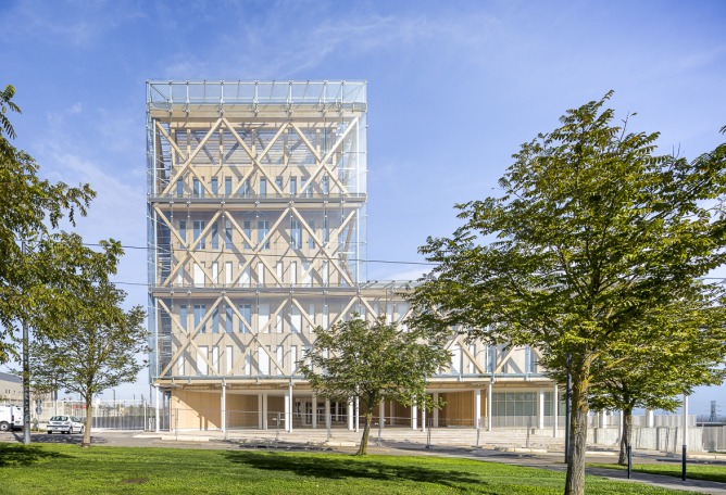 Caisse d’Epargne por GRAAM. Fotografía por Sergio Grazzia.