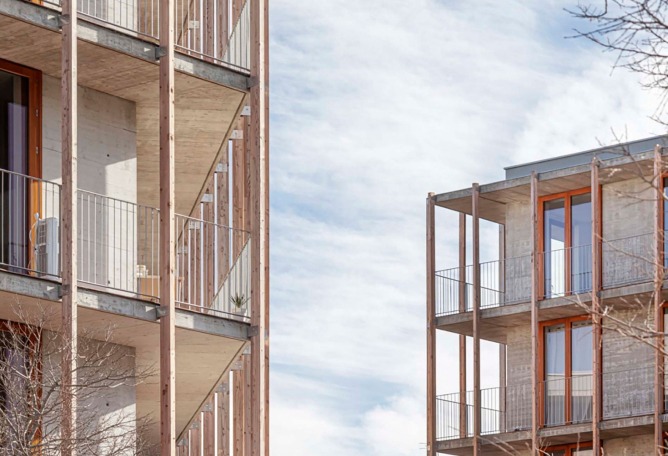 Environment adapted to a privileged space. Social housing 1737 by