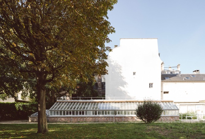 A greenhouse as a place of leisure. Hospitality room by FORME. Photography by Giaime Meloni.