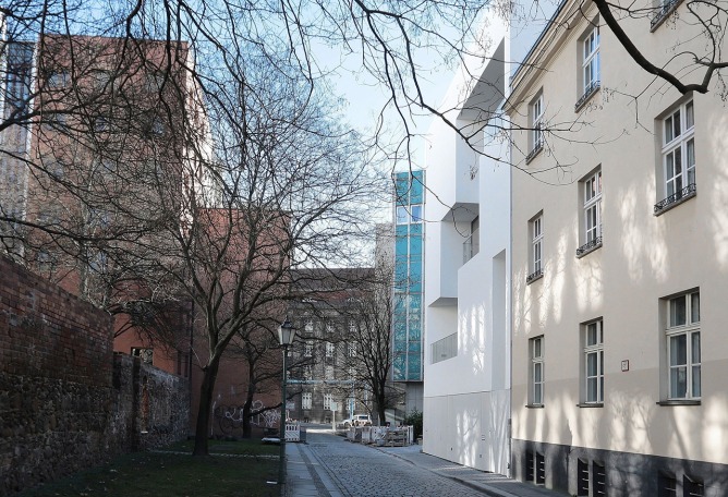 Vivienda en la vieja ciudad del muro de Berlín de Sohrab Zafari. Fotografía © Christian Dammert.