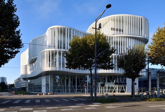 Le Studium learning center by Jean-Pierre Lott Architecte. Photograph by Christophe Bourgeois.