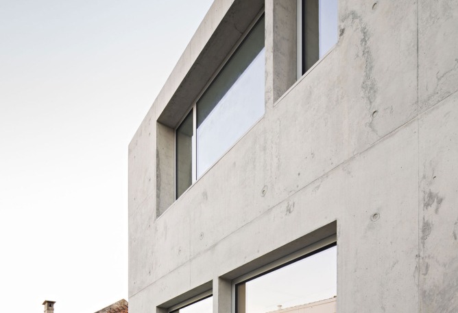 Exterior. Casa en Serralves por João Vieira de Campos. Fotografía por Nelson Garrido