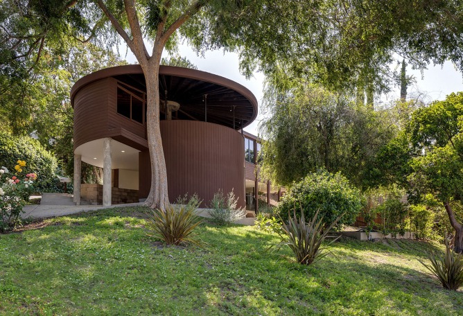 Casa de Sherman Oaks por John Lautner. Imagen cortesía de realtor
