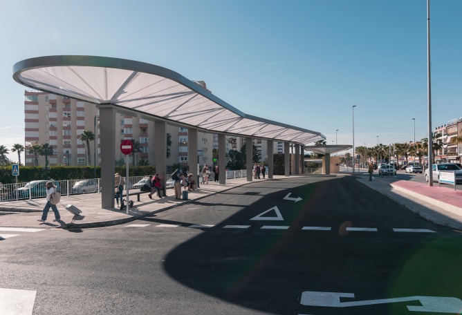 Torrox bus and taxis station by Juan Navarro Arquitectos. Photograph by Alejandro Castelló Ortega.