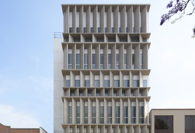 Facade. Atenea Building. Photograph by Juan Solano