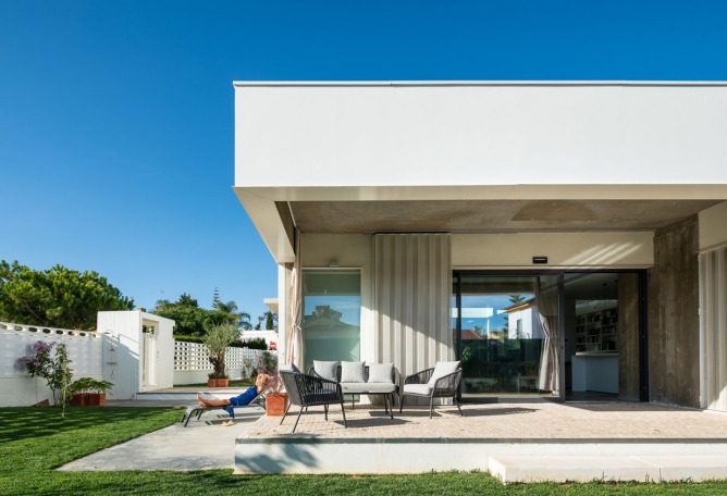Casa patio por Baum Arquitectura. Fotografia por Javier Orive.