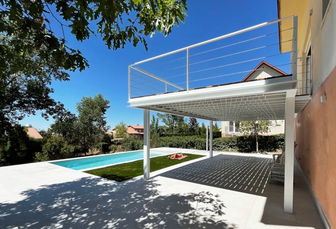 Piscina y reacondicionamiento de terraza por FAR Arquitectos. Fotografía por Francisco Arévalo