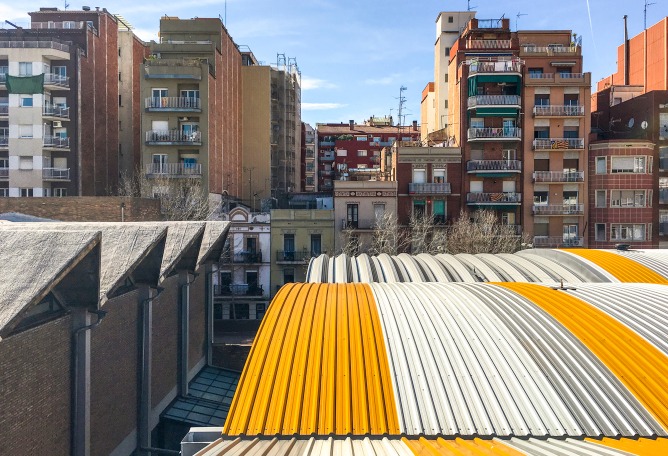 Community Center 'Les Corts' by Pich Architects. Photograph © Simón García. Image courtesy of Pich Architects.
