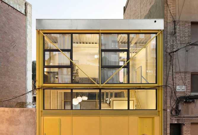 Collumpio House by MACH. Photograph by Del Rio Bani