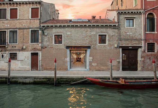 Cà Select Bar in Venice by Marcante-Testa. Photograph by Helenio Barbetta.