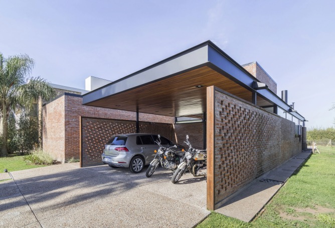 Garage. House in San Marino, Funes Hills by Mariel Suárez. Photograph by Ramiro Sosa
