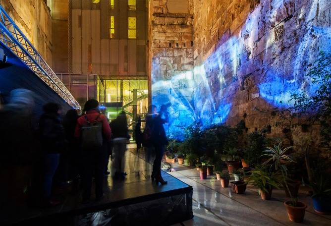 LUZ DE AGUA – 10 ejemplos de arquitectura efímera para reflexionar sobre el espacio. Fotografía cortesía de MÁSTER UPC Y CCCB 