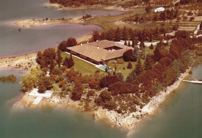 Oswald House, in the Entrepeñas reservoir, Guadalajara, 1964-1956 by Matilde Ucelay. 