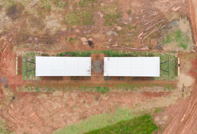 Oficinas Nordeste Curuguaty por Mínimo Común Arquitectura. Fotografía por Daniel Ojeda