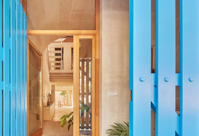 Vivienda en Portocolom por Missió 21 Arquitectes. Fotografía por José Hevia.