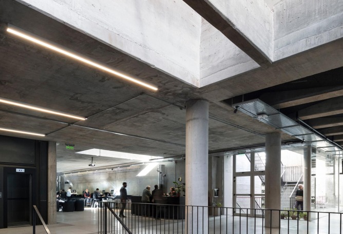 New College of Architects of Córdoba headquarters by Adolfo Mondejar, Pablo Mondejar, Dolores Gómez Macedo Arquitectos. Photograph by Federico Cairoli