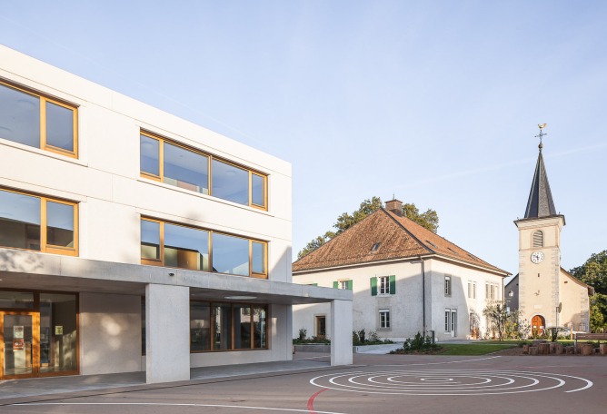 Nueva escuela Meinier por Mue Atelier d'Architecture. Fotografía por Arnaud Schelstraete.