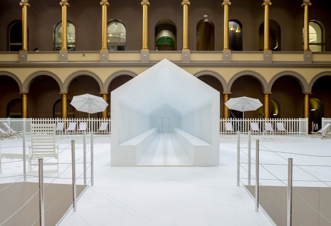 Snarkitecture Fun House. Fotografía por Noah Kalina