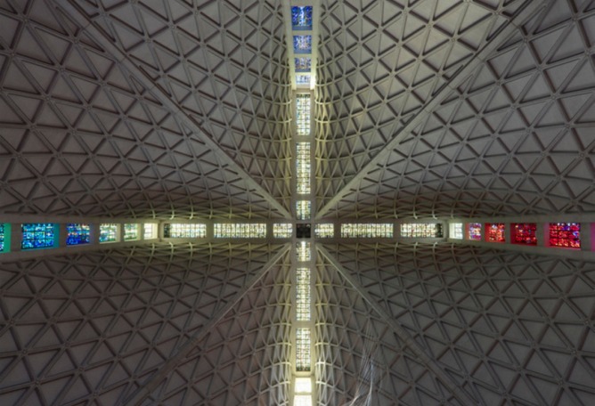 Pier Luigi Nervi, Catedral de Santa María, San Francisco, Detalle del techo, 1964. Fotografía de Mario Carrieri, cortesía del Proyecto Pier Luigi Nervi, Bruselas 