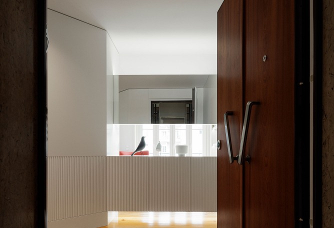 AN apartament by nmdarq. Photograph by Ivo Tavares Studio.