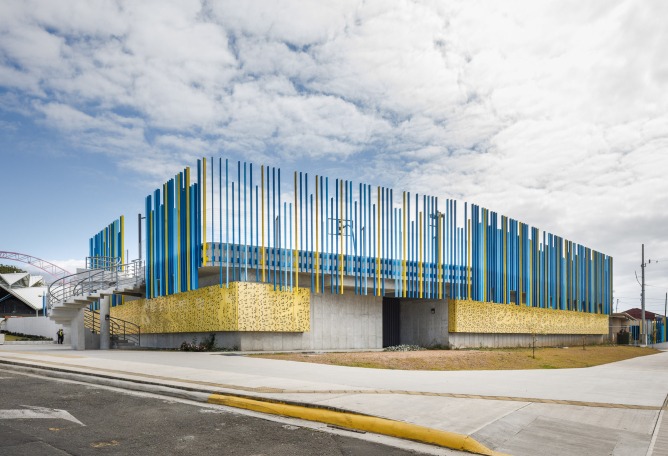 Exterior view. Civic Center for Peace by Norte Sur Arquitectos. Photograph by Fernando Alda