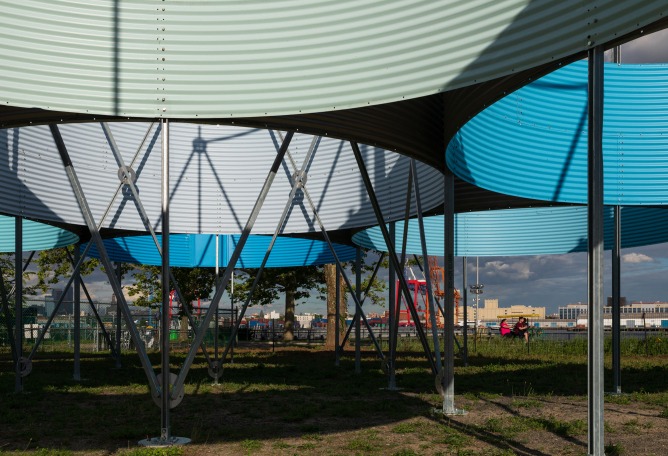 Instalación de arte Oculi en Governors Island. Fotografía por Zachary Taylor Newton