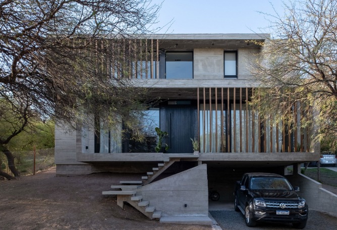 Casa en El Rodeo por Pablo Senmartin Arquitectos. Fotografía por Andrés Domínguez.