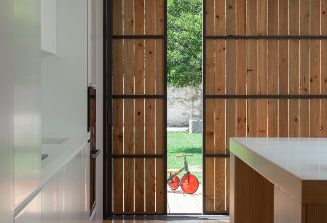 Boavista House by Pablo Pita Architects. Interior view of the social space.Photograph © José Campos.