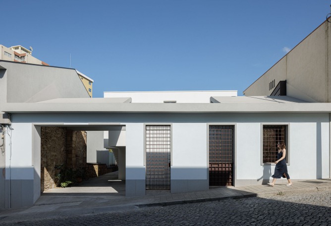Forte House by pema studio. Photograph by Ivo Tavares.