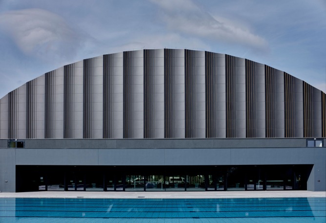 Piscina pública en Budapest por Plant-Atelier Péterkis Kft y Tecton Kft. Fotografía por Zsolt Batár