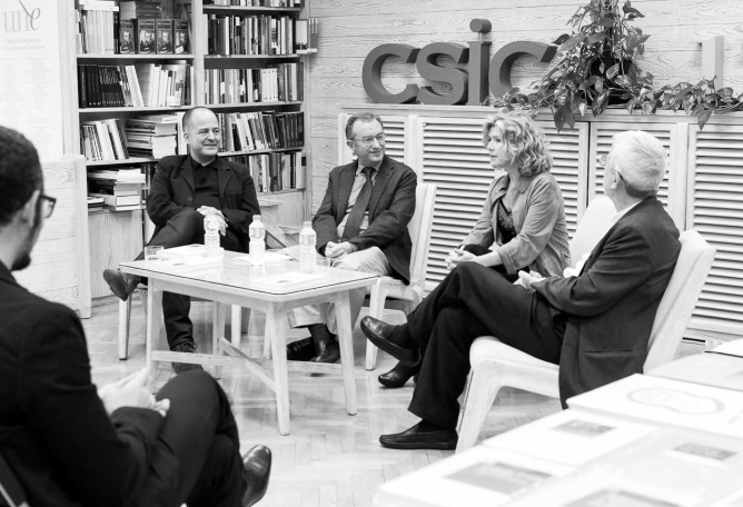 From left to right: José Juan Barba, Francisco Javier Gomez Espelosín, Pilar Chías and Luis Fernández Galiano. BOOK LAUNCH: 'Inventions: New York vs. Rem Koolhaas, Bernard Tschumi, Piranesi', by José Juan Barba. Photograph © Charo Parra fotografía for METALOCUS.