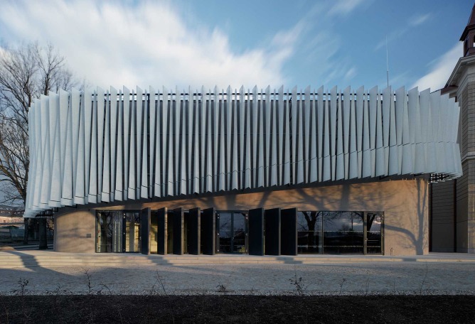 New lecture center VŠPJ by Qarta architektura. Photograph by BoysPlayNice