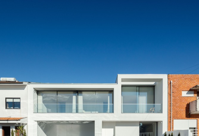 Senhora da Hora House por Raulino Silva. Fotografía por João Morgado