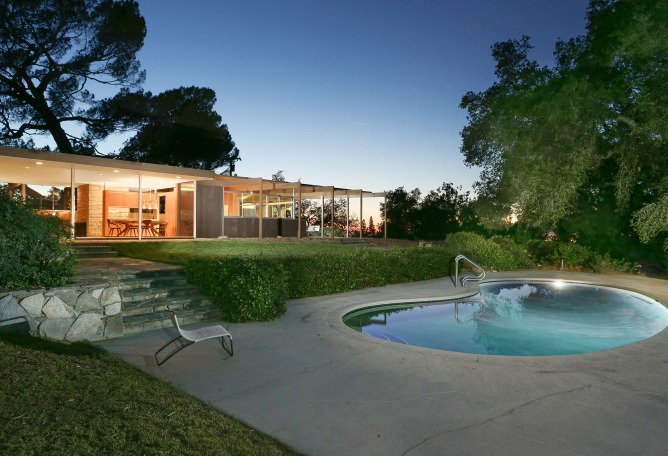 JM Roberts Residence by Richard Neutra. Image courtesy of Cameron Carothers / Crosby Doe Associates
