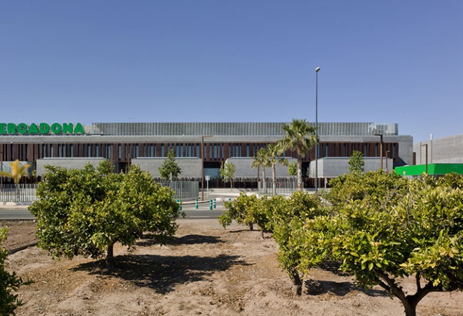 Exterior. IT offices + classroom building by Rstudio arquitectura. Photography © David Frutos.