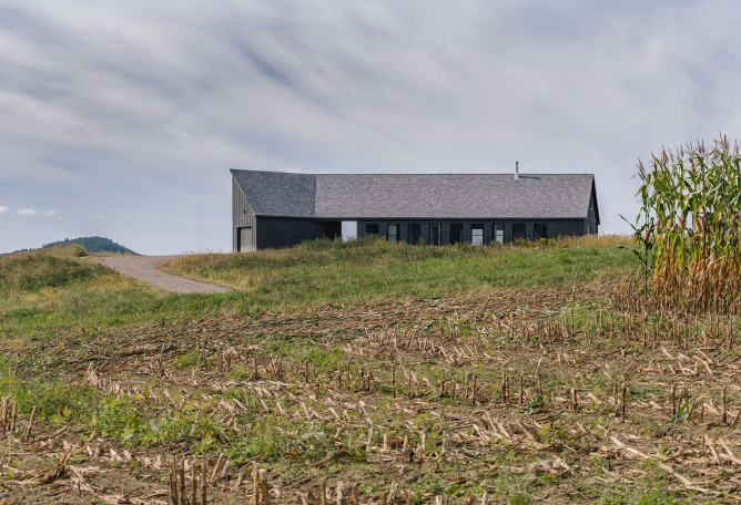 Oblong Farm by Scalar Architecture. Photograph by Imagen Subliminal.