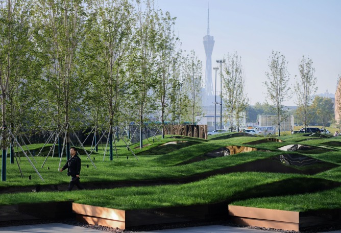Le Meridien landscape by Shma Company Limited. Photograph by Arch-exist.