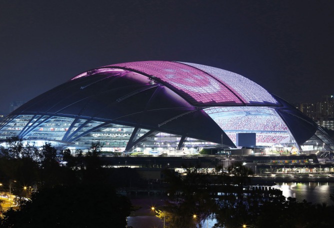 Vista nocturna. Estadio Nacional de Singapur por ARUP Associates. Imagen © Arup Associates.