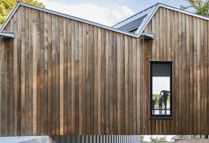 Exterior view. Sky House by Julia Jamrozik and Coryn Kempster. Photography © Doublespace Photography