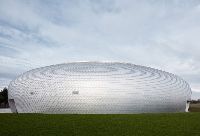 Exterior. Dolní Brežany Sports Hall by SPORADICAL. Photograph © Jakub Skokan, Martin Tůma / BoysPlayNice